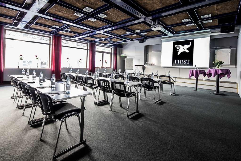 First Hotel Witt Кальмар Зручності фото